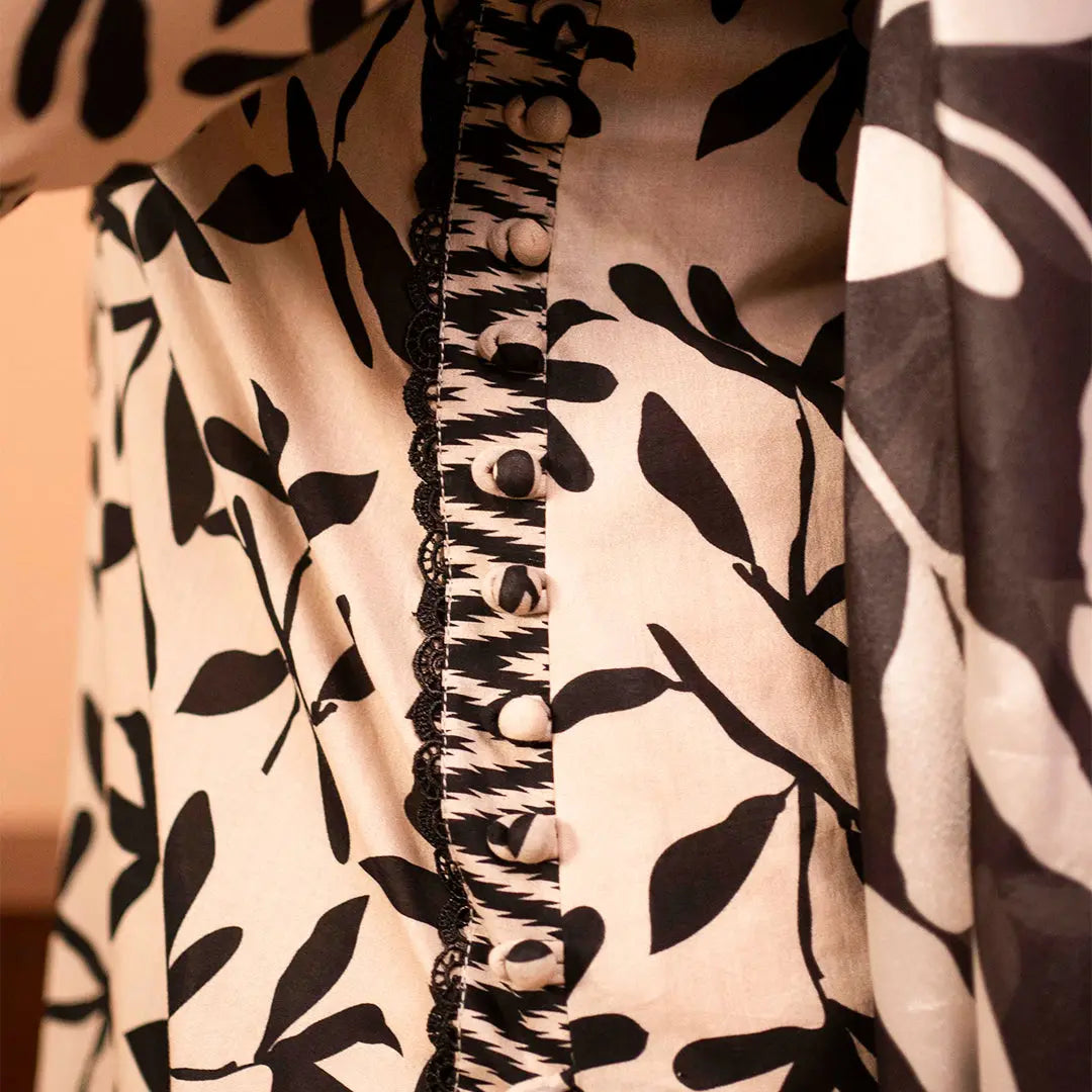 Black and Beige Dehmar