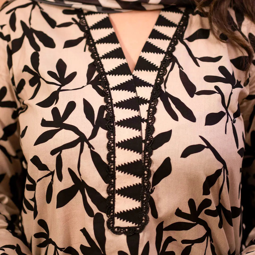 Black and Beige Dehmar