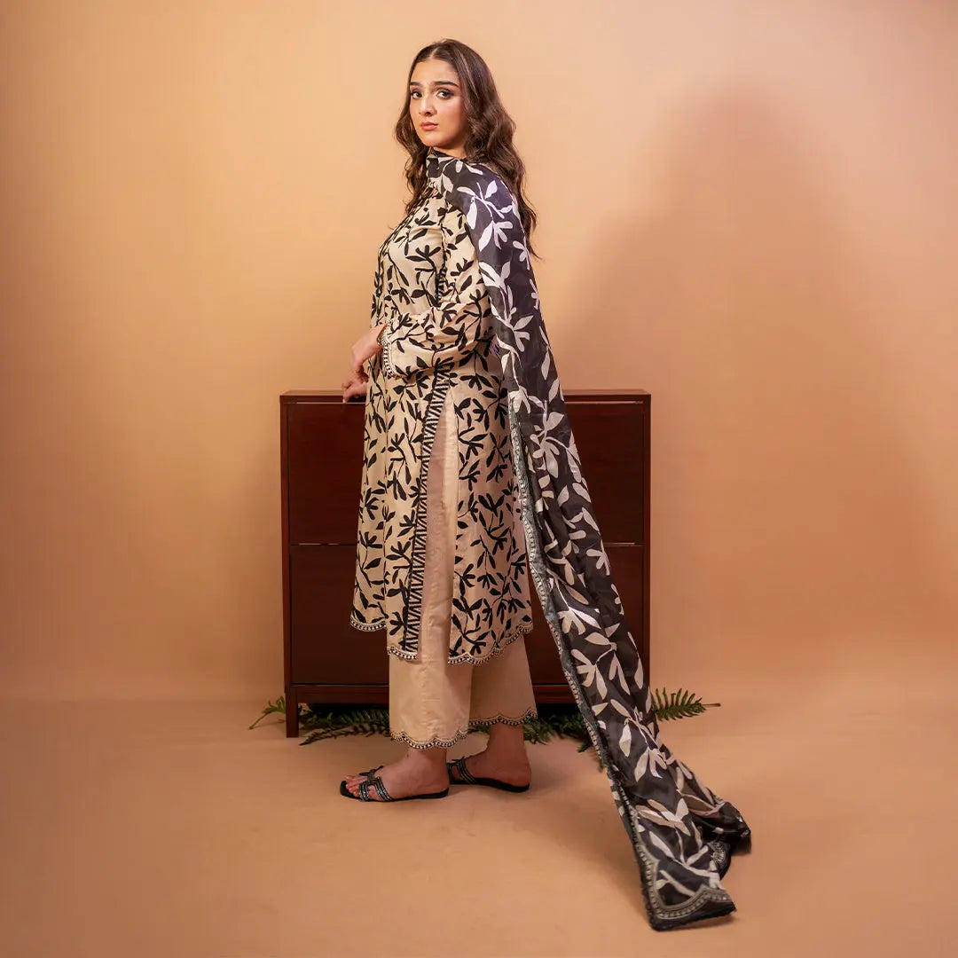 Black and Beige Dehmar