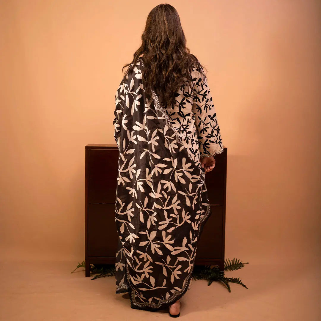 Black and Beige Dehmar